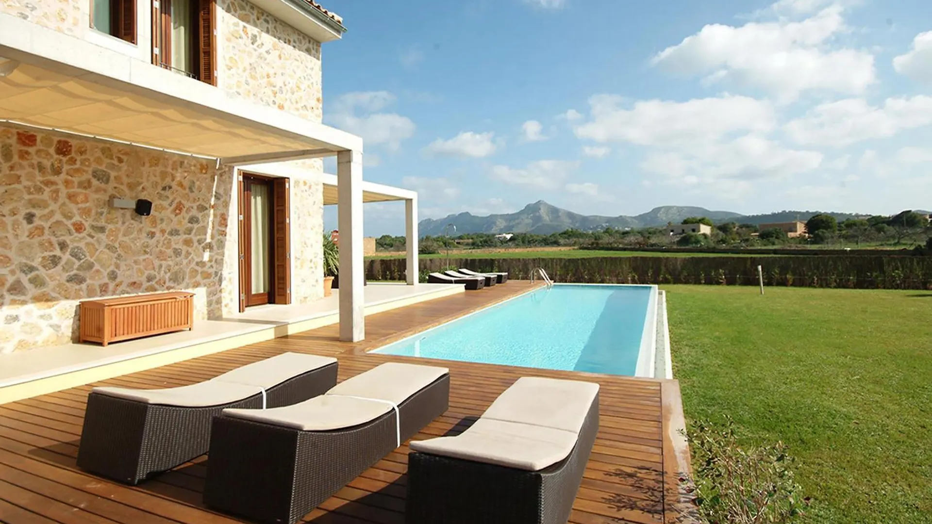 אלקודיה Villa Gran Barcares For 16 By Bebreeze