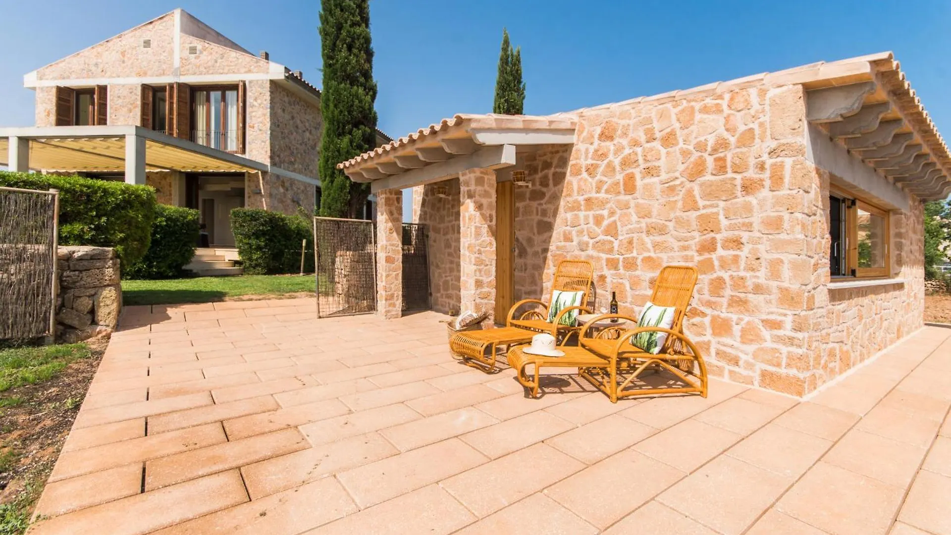 Villa Gran Barcares For 16 By Bebreeze Alcudia  Spanien